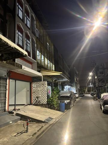 รหัสC7050 ให้เช่าอาคารพาณิชย์ 3.5ชั้น ย่านถนนเสรีไทย รีโนเวทใหม่พร้อมอยู่ 2