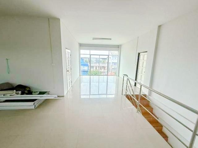 ใกล้ รถไฟฟ้า BTSคูคต 3.86กม. ลาดสวาย คลองสี่ วัดสายไหม อาคารพาณิชย์ 4นอน 4น้ำ 40 ตร.ว. 640 ตร.ม. อาคาร 4 ชั้น 8