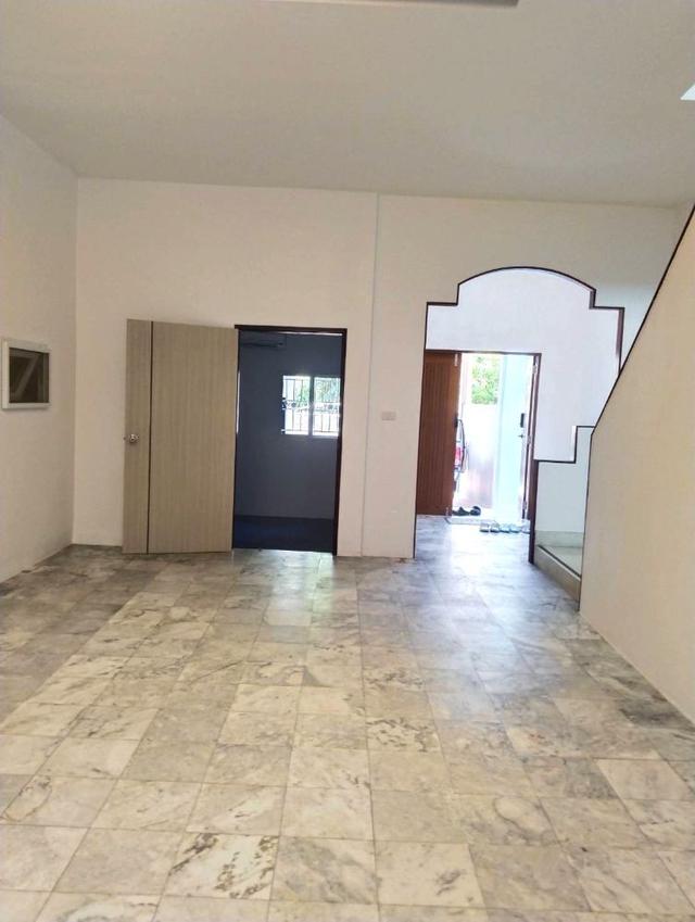 Storey Townhome for Rent in the Heart of Thonglor — Ideal for Living or Home Office | Near BTS Ekkamai | THB 80,000 per Month 5