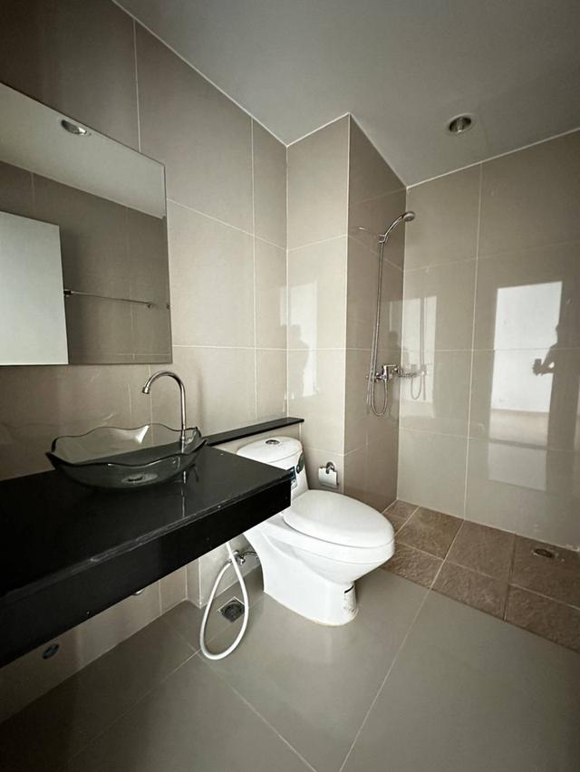 The Grand  Jomtien beach Pattaya  For rent  1 bedroom  1 bathroom  Size 25 sqm.  Building A, Floor 21 Fully furnished  new set .  Rent 10,000 baht/M 7