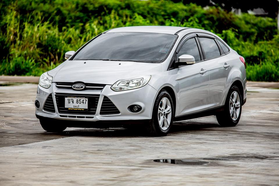 Ford focus 1.6 Sedan ปี 2012 สีเทา 