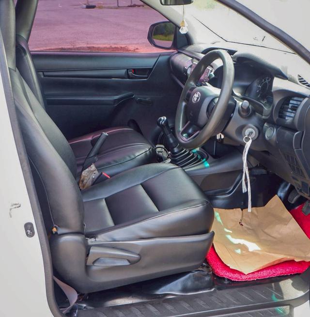 TOYOTA HILUX REVO 2.4 J STANDARD CAB สีขาว ปี 2016 17