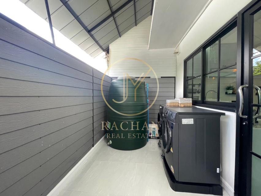 B69-300 ขายด่วน ทาวน์โฮม 3 ชั้น จัดเต็มเฟอร์นิเจอร์ทั้งหลัง หมู่บ้านรื่นฤดี รามคำแหง180  เนื้อที่ 18.2 ตร.ว พื้นที่ใช้สอย 140 ตร.ม 4 ห้องนอน 13