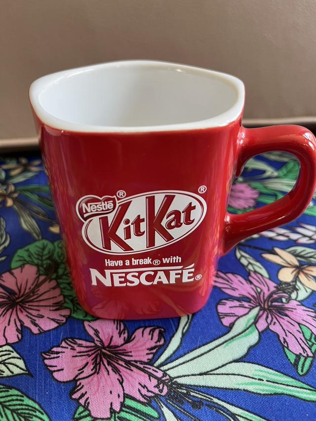 แก้วเซรามิกสีแดง โลโก้ KitKat Nescafe งานญี่ปุ่นแท้