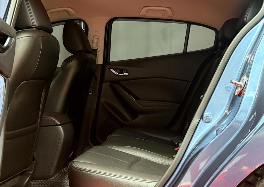 2019 MAZDA 3 2.0S SPORT รถมือเดียว แต่งเต็ม 47,000 กม สภาพป้ายแดง รถไม่เคยมีอุบัติเหตุครับ 14
