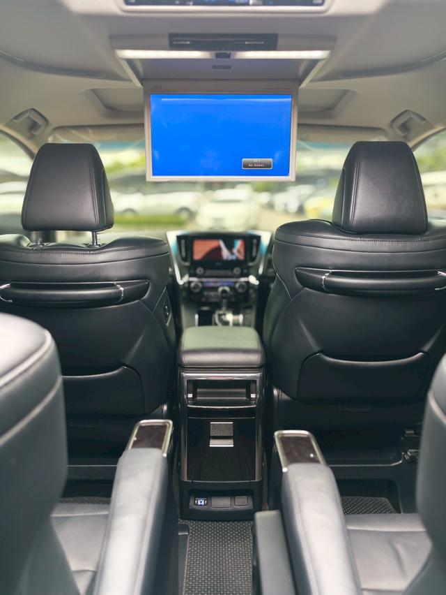 Toyota Vellfire 2.5 ZG Edition 10