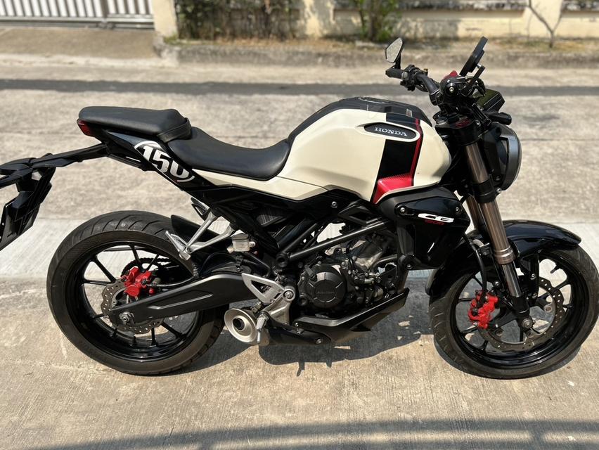 มอเตอร์ไซด์ Honda CB 150 สีขาว-ดำ
