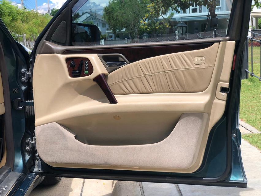 รถยนต์มือสองรถเบนซ์มือสอง รูปที่ 5