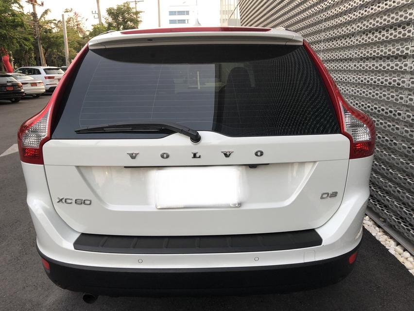 Volvo สีขาว XC60 ประหยัดน้ำมัน รูปที่ 4