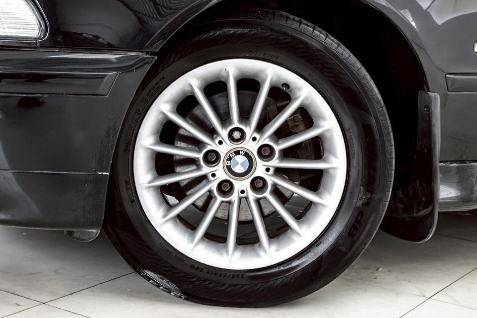 BMW SERIES 5 523iA E39 2001