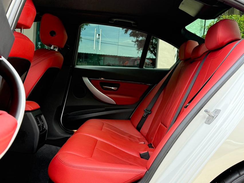 2019 BMW 320D MSPORT ( แท้ ) รถมือเดียวออกป้ายแดง รถวิ่งน้อย เข้าศูนย์ทุกระยะ รถไม่เคยมีอุบัติเหตุครับ 14