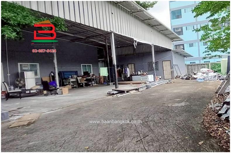 ที่ดินพร้อมสิ่งปลูกสร้าง ซอยลาดปลาเค้า 34 เนื้อที่ 104 ตรว. ใกล้ปั้มปตท.สาขาเกษตร-นวมินทร์ ถนนประเสริฐมนูกิจ แขวงจรเข้บัว เขตบางกะปิ กรุงเทพฯ 7