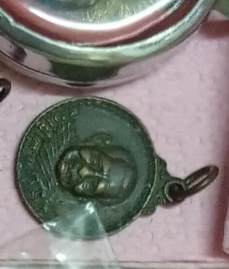 พระเครื่องหลวงปู่แหวน รูปที่ 2