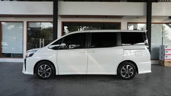 ขาย Toyota Voxy 5