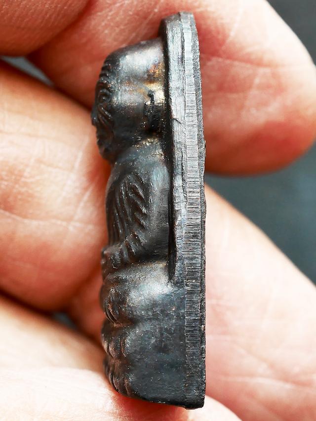 หลวงปู่ทวดเตารีด หลังหนังสือเล็ก.....เก่าๆ 8