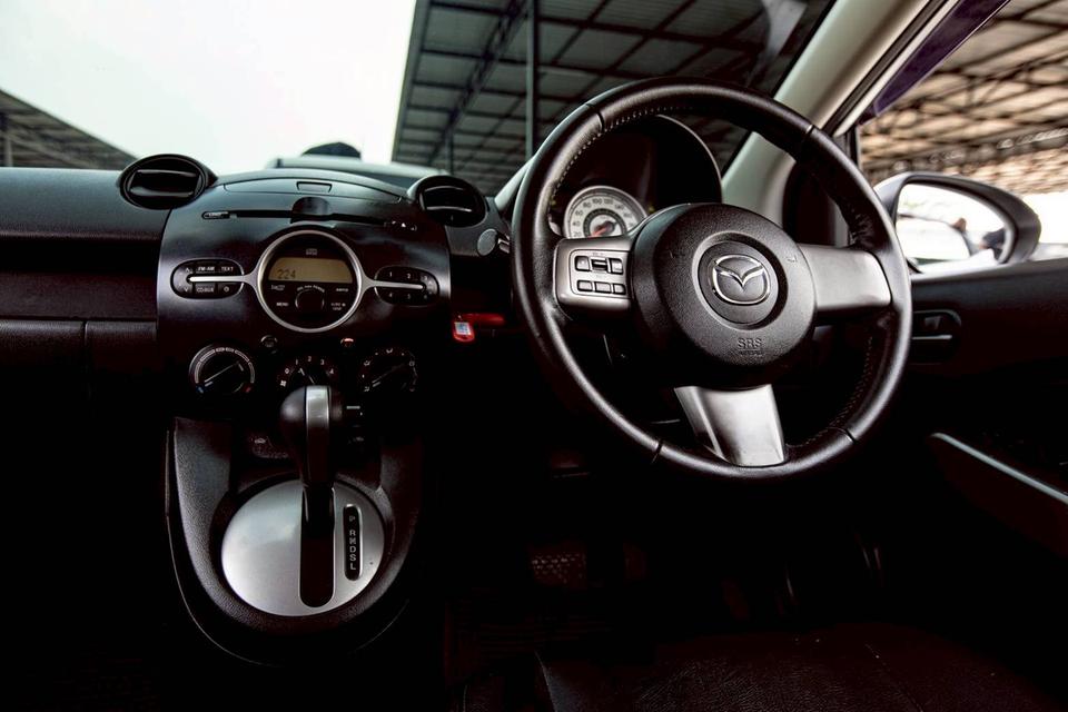 Mazda2 1.5 Spirit Sport สีขาว ปี 2011 รูปที่ 13