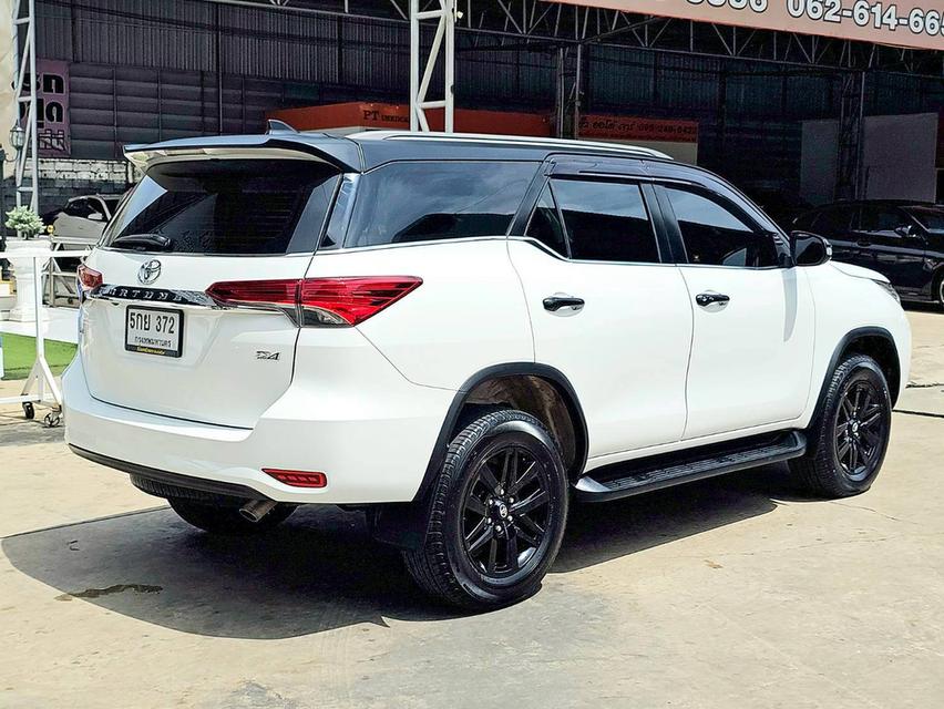 รหัสรถ SEZ372 Toyota Fortuner 2.8 V 4WD เกียร์ ออโต้ ดีเซล สี ขาว-ดำ ปี 2016 2