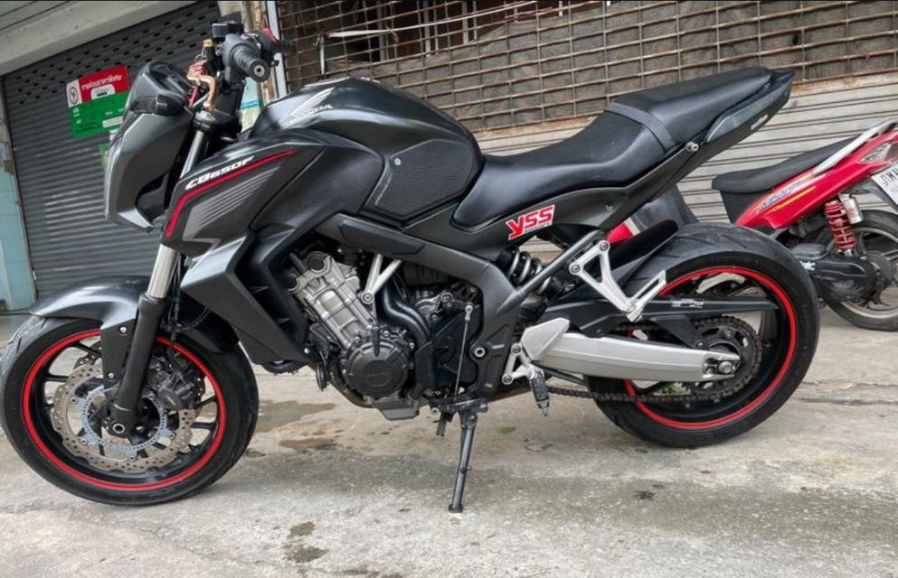 มอเตอร์ไซค์ Honda CBR650F สีดำเท่ๆ 3