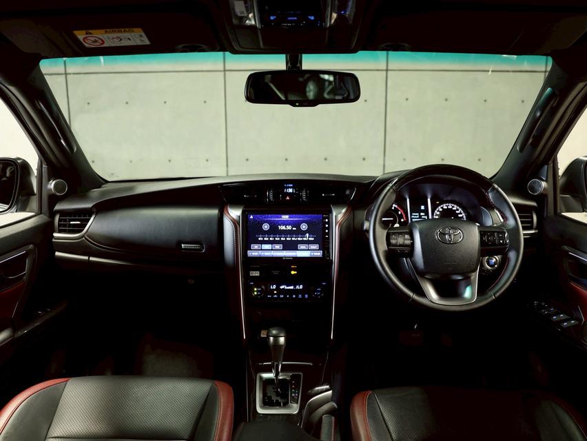 2022 Toyota FORTUNER 2.4 (ปี 15-25) Legender SUV AT รูปที่ 5