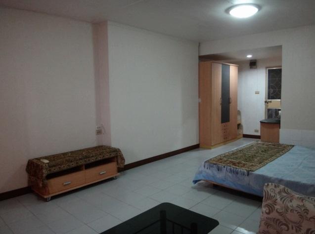 ให้เช่าคอนโด 35 ตรม. (ฝั่งสระว่ายน้ำ) ใกล้สำนักงานเขตห้วยขวาง 4