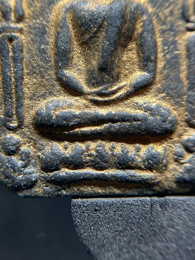 พระขุนแผนผงพลายกุมาร หลวงปู่ทิม ปี2515 บล็อกแรก พิมพ์ใหญ่ เนื้อว่านไพรดำ รูปที่ 9