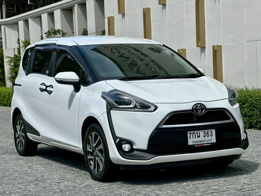 รถยนต์ Toyota Sienta 1.5 V ปี 2018 มือสอง