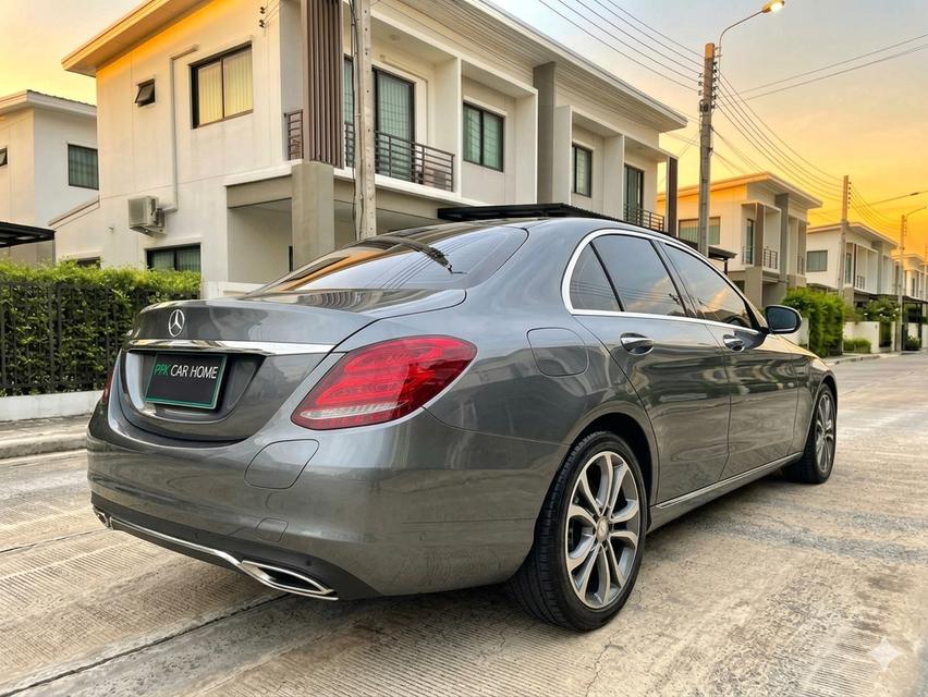 ปี2017 Mercedes-Benz C350e ภายในตกแต่งมาเกือบแสน รูปที่ 7