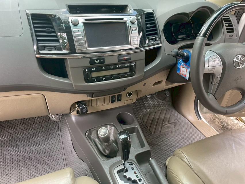 2013 Toyota Fortuner 3.0 v 4x4 12