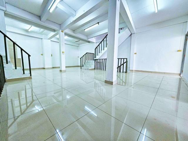 BTSสะพานตากสิน 1.8 กม. จันทร์ 39-43 อาคารพาณิชย์ 6 ชั้น 2 คูหา รร.อัสสัมชัญ 1.4กม. 660 ตร.ม. 6นอน 7น้ำ ถ. เจริญราษฎร์ เซ 3