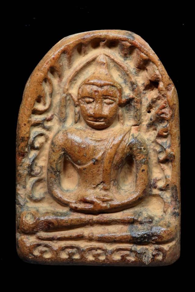 พระซุ้มกอพิมพ์ใหญ่ มีกนก