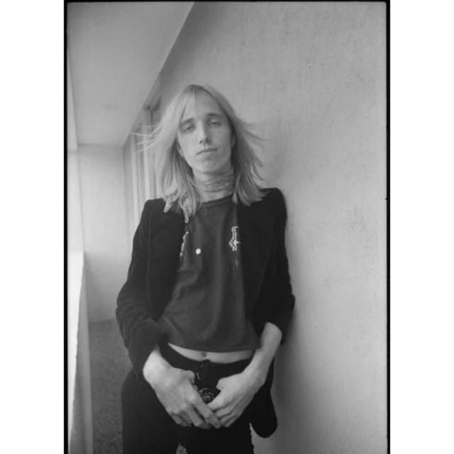 เสื้อยืดแขนสั้น แนวนักร้อง นักแต่งเพลงและนักกีต้าร์ชาวอเมริกัน 1970 Tom Petty แท้ มือสอง สภาพดี ของพร้อมส่งครับ รูปที่ 7