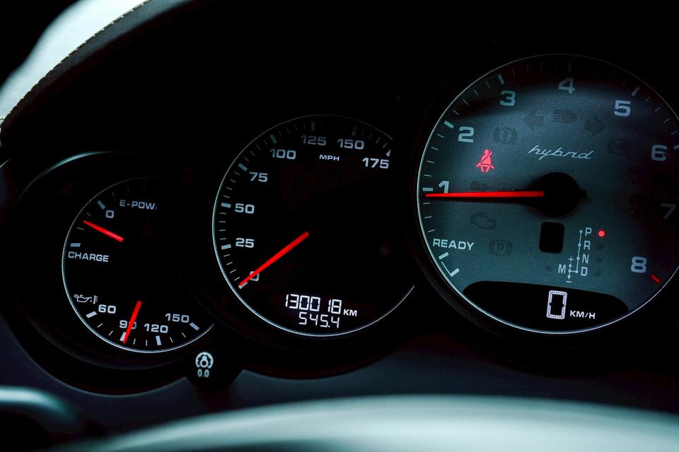 รหัสรถ CBL5640 PORSCHE CAYENNE 3.0 S Hybrid 4WD AT 2013 รูปที่ 16