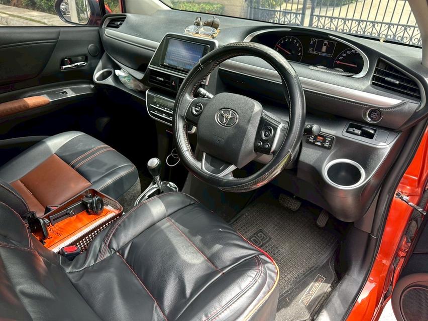 Toyota Sienta Model V 1.5V Dual VVTi / 7AT CVT  10
