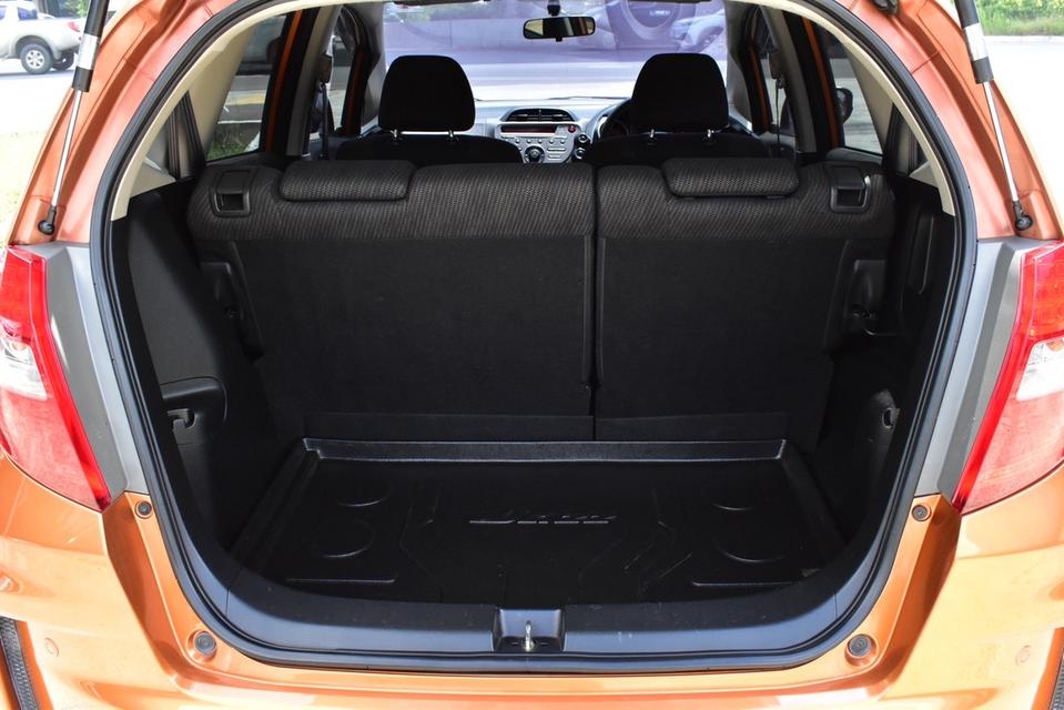 รหัสรถ PB5895 HONDA JAZZ 1.5SV 2011 เบนซิน
