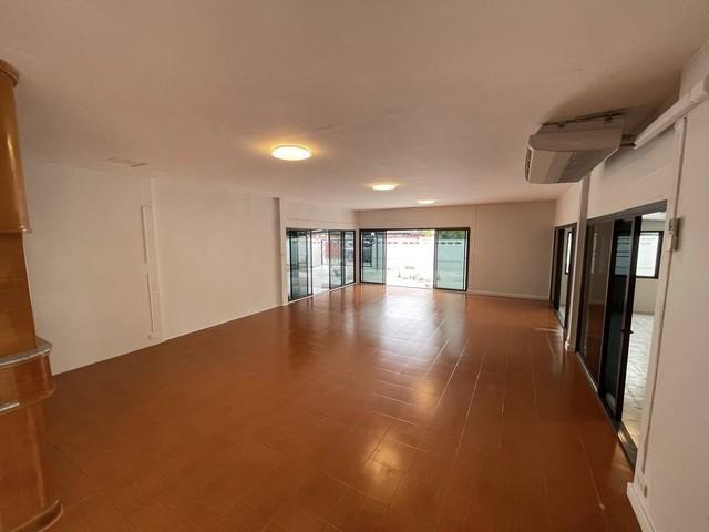 ให้เช่าบ้านเดี่ยว 2 ชั้น 200 ตร.ว. ถนนรัชดาภิเษกซอย 19 เขตดินแดง ใกล้ MRT รัชดาภิเษก 7