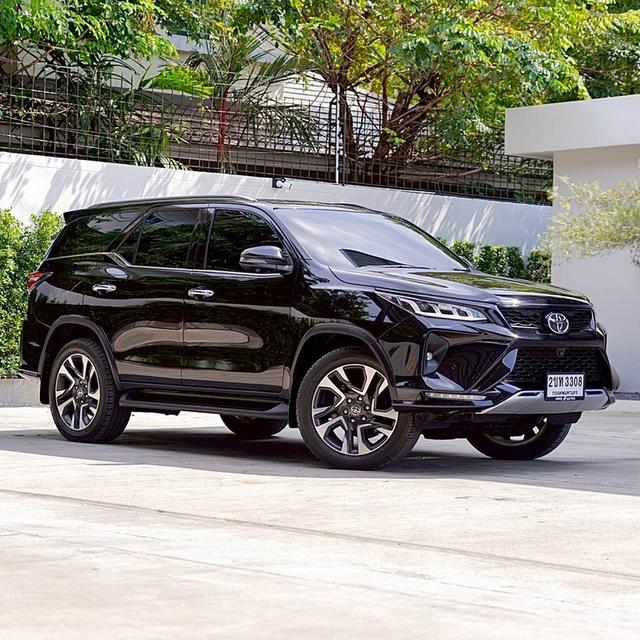 Toyota Fortuner 2.4 Legender Black Top 4WD | ปี : 2021