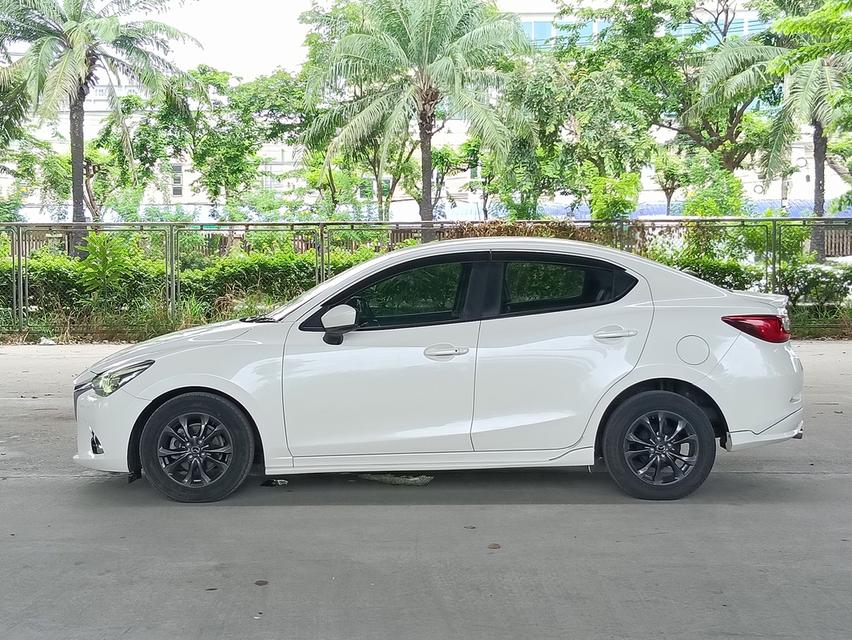 Mazda2 1.3High Connect Sedan ปี2018 สีขาว 6