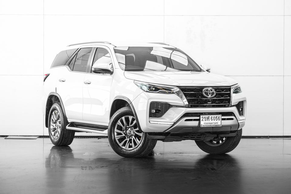 2022 TOYOTA FORTUNER 2.4 V 2WD (MNC) สีขาว เลขไมล์ 75642 กม.