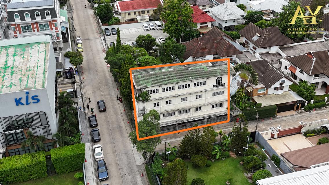 ขายที่ดินพร้อมบ้านเก่าแปลงหัวมุม #เกศินีวิลล์ (Kesinee Ville) 128 ตร.ว. ใกล้โรงเรียนนานาชาติ KIS เพียง 10 เมตร! 2