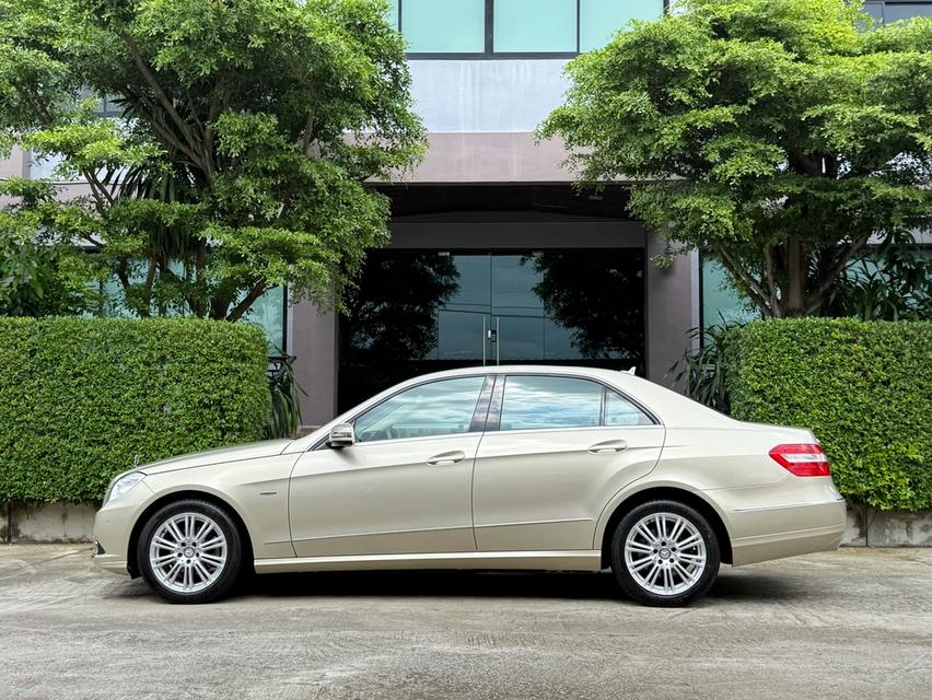 2011 BENZ E200 CGI ( รถมือเดียวออกป้ายแดง ) รถวิ่งน้อย เข้าศูนย์ตามระยะ ไม่เคยมีอุบัติเหตุ สภาพสมบูรณ์ พร้อมใช้งานครับ