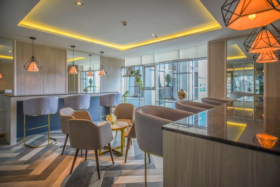 ❤️ BTS-Front 1-Bedroom Condo with Amazing Rooftop River Views | Ideal for Living or Investment 🏙️ 12