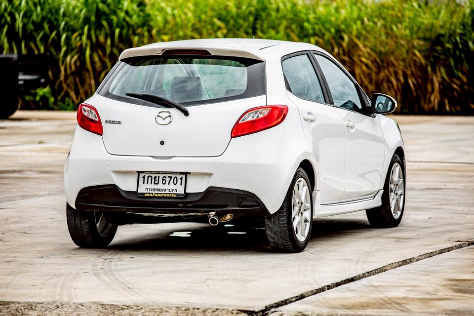 Mazda2 1.5 Spirit Sport สีขาว ปี 2013 มือเดียวป้ายแดง  6