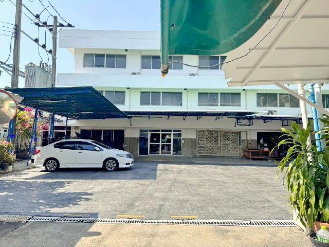 MRT ลาดพร้าว 3.5กม ถ.ลาดพร้าว67-73 เซ็นทรัล ลาดพร้าว 4.2 กม..ให้เช่าอาคารพาณิชย์ 3 ชั้น 750 ตร.ม. 400ตร.วา.11 นอน 8น้ำ ต