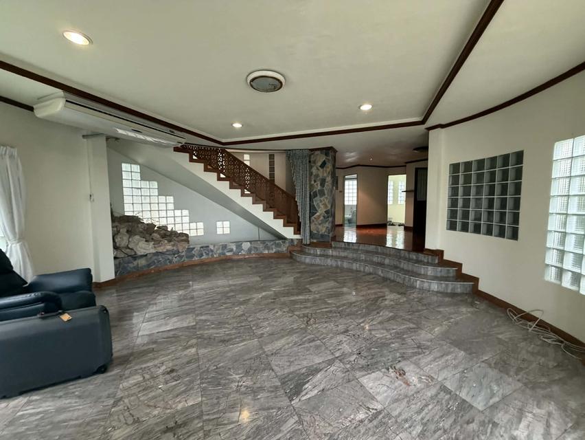 Spacious Land with Detached Home in Central Phuket – Large Garden & 4-Car Parking 17