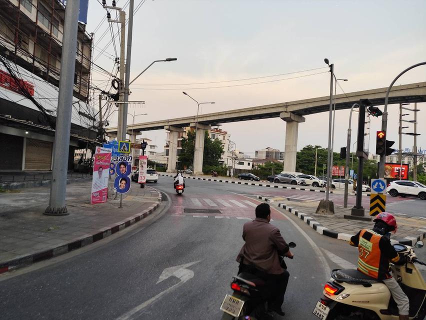 Sale and Rent Shophouse 4.5 storey no car park main road closed BTS Yellow Line ขายและให้เช่าตึกแถว แยกอุดมสุข 2