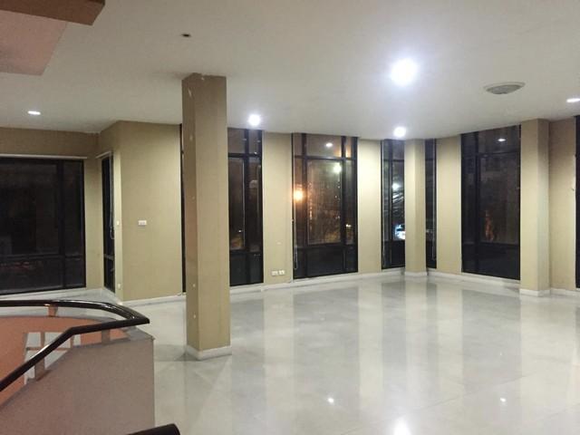 ให้เช่าสำนักงานสำนักงาน 4 ชั้น 600 ตร.ม. ต่อเติมโกดัง 50 ตารางเมตร บ้านกลางกรุง ออฟฟิศ พาร์ค บางนา ตราด กม 5
