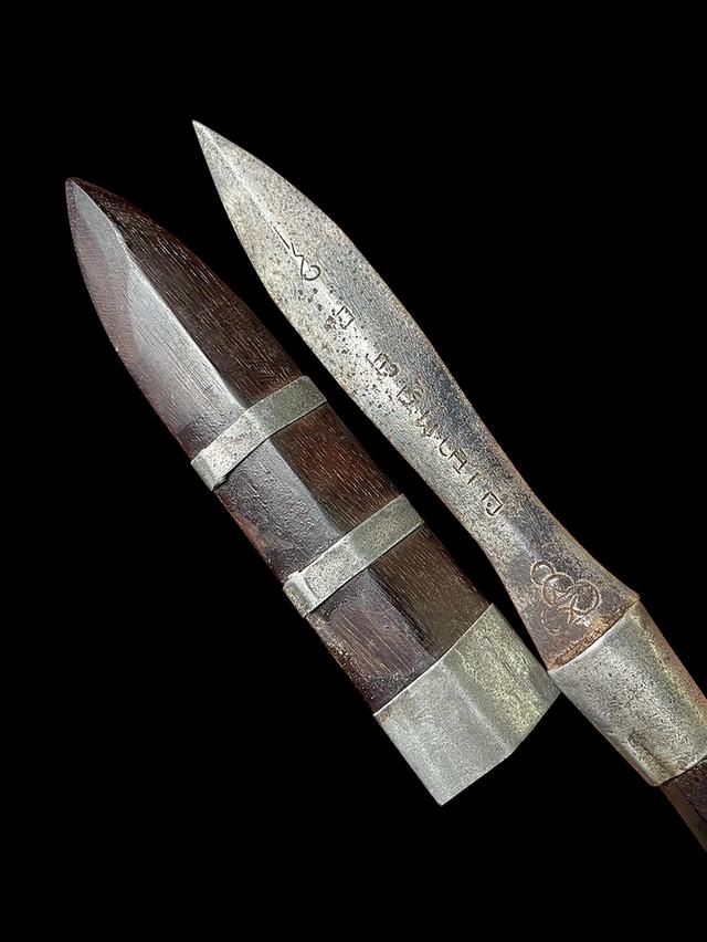 มีดหมอหลวงพ่อรุ่งวัดหนองสีนวล นครสวรรค์ ไม้พญางิ้วดำ ยุคต้น