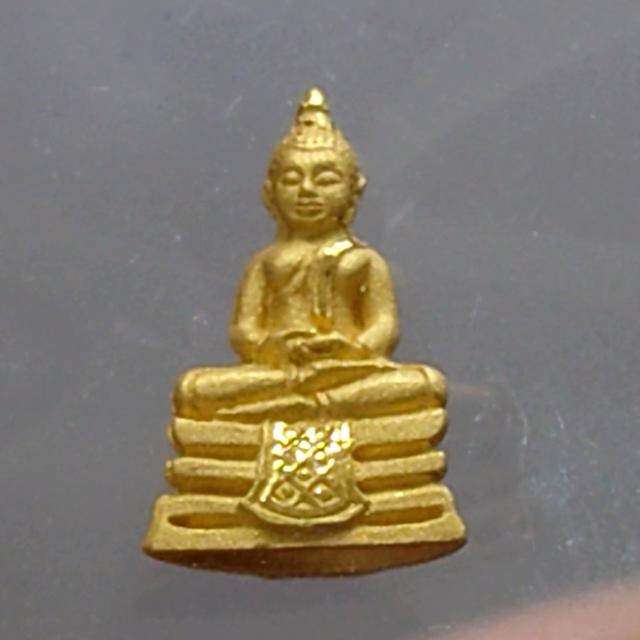 พระพุทธโสธร เนื้อทองคำแท้ รุ่นอุดมโชคโภคทรัพย์ วัดโสธรวราราม พ.ศ.2550 พร้อมกล่องเดิม