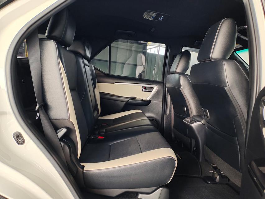 รถยนต์มือสองพร้อมใช้งาน 19