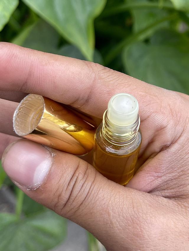 น้ำมันมหาสิทธิโชค อาจารย์เฮง ไพรวัลย์ น้ำมันมหาเสน่ห์ น้ำมันว่านสมุนไพร น้ำมันกฤษณา รูปที่ 4